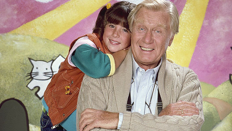 Morre, aos 98 anos, George Gaynes, ator da série “Punky, a Levada da Breca” e “Loucademia de polícia”