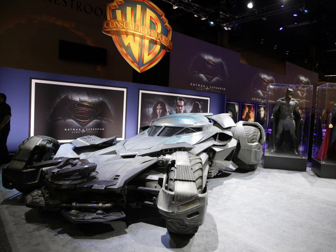 Henry Cavill Trollando Batmóvel