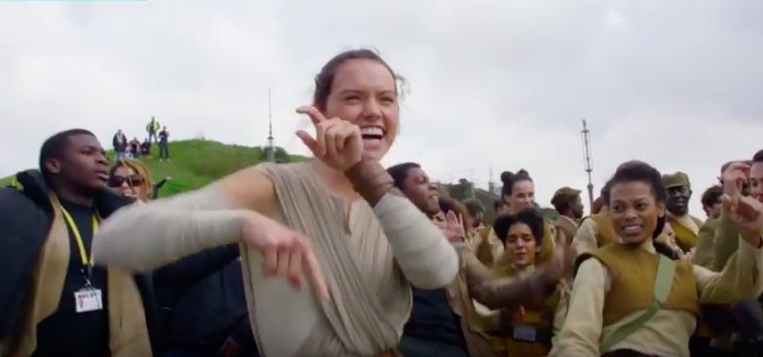 Star Wars: O Despertar da Força: John Boyega e Daisy Ridley cantando rap!