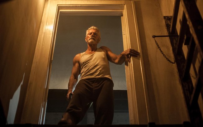 Crítica: O Homem Nas Trevas (2016)