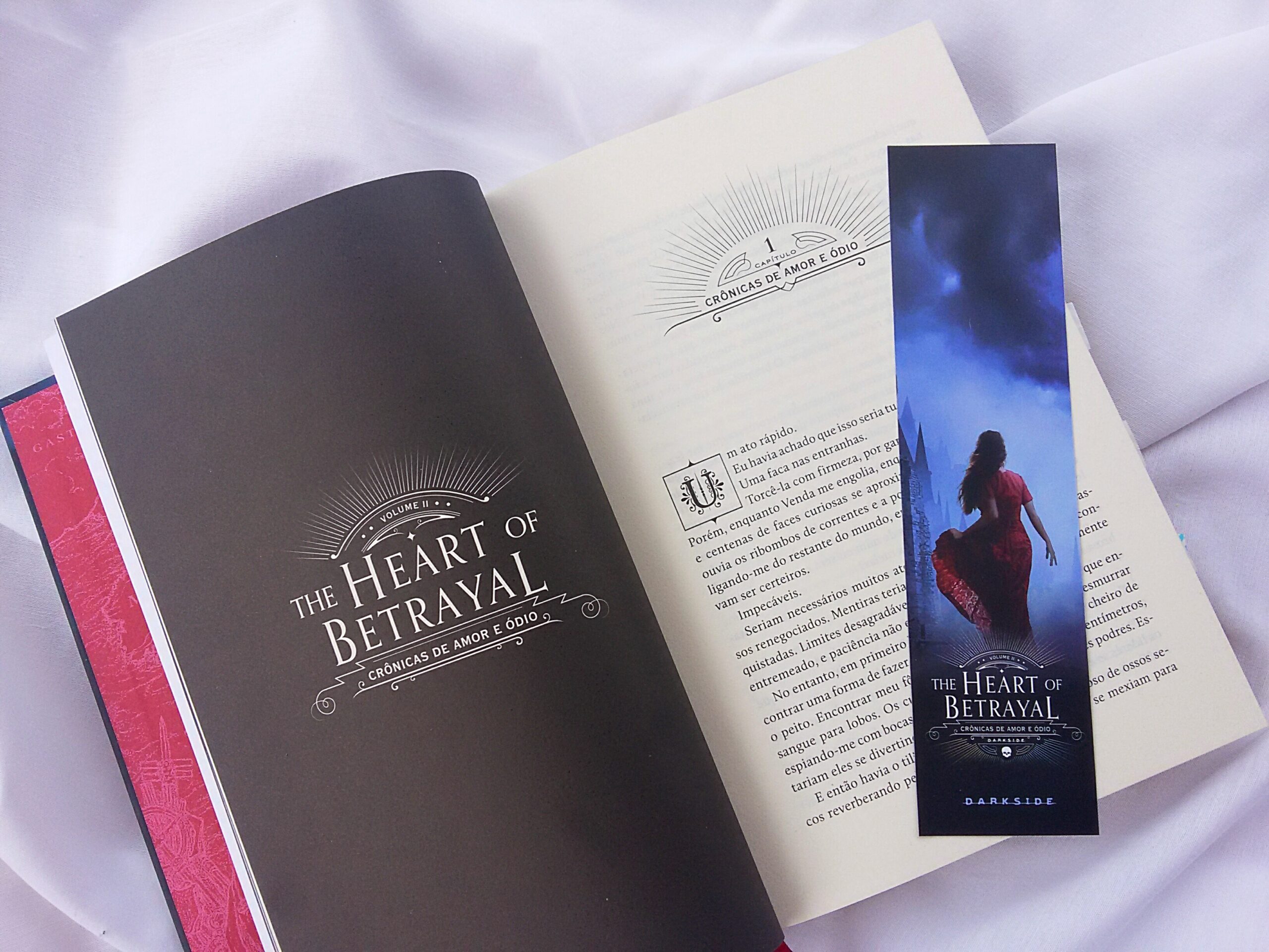 Livro: “The Heart of Betrayal” de Mary E. Pearson