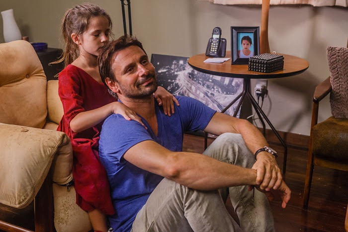 Murilo Rosa conversa sobre Deus com Letícia Braga em cena inédita de “A Menina Índigo”