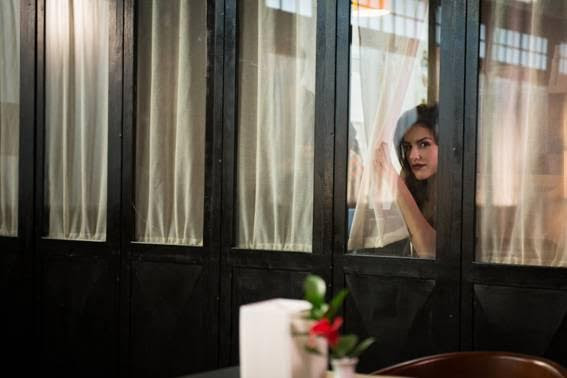 Auditora Cristina, interpretada por Kéfera, incorpora espiã em cena de ‘Gosto Se Discute’