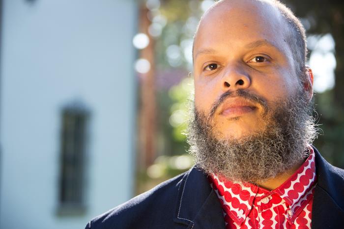 “Your Satisfaction is Mine”, de Ed Motta, ganha clipe em preto e branco, voltando aos tempos de R&B