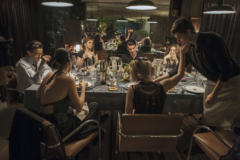 “O Banquete”, segundo longa solo de Daniela Thomas, chega aos cinemas em 13 de setembro pela Imovision