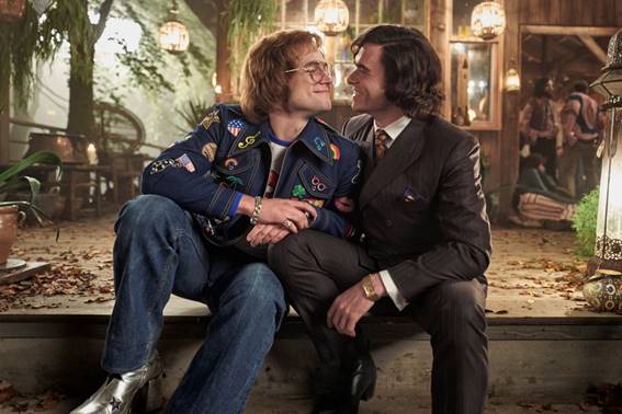 Paramount divulga cena em que Elton John conhece John Reid, em “Rocketman”
