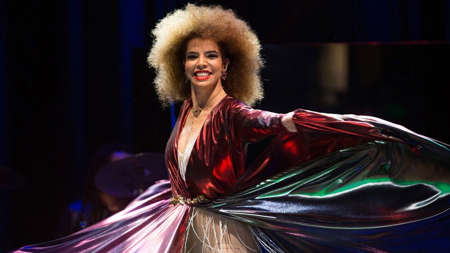Vanessa da Mata apresenta turnê “Quando Deixamos Nossos Beijos na Esquina” no Tom Brasil