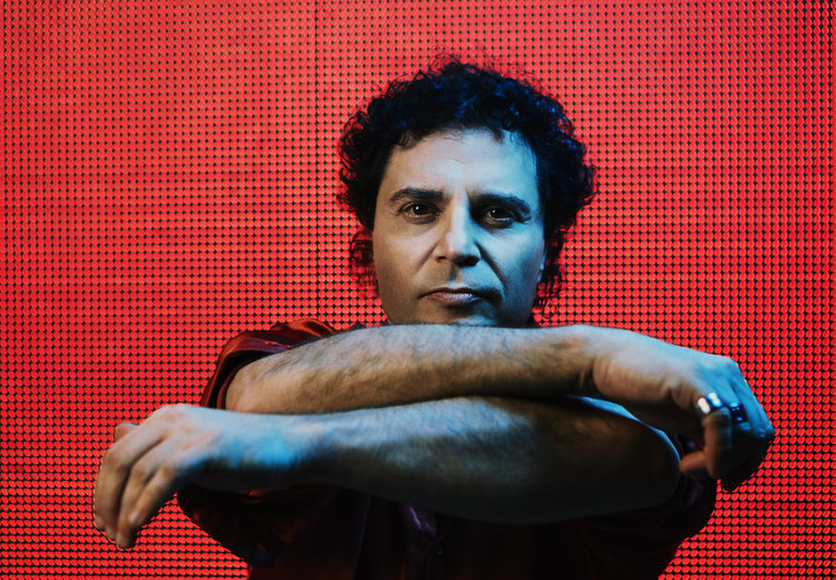 Frejat faz show voz e violão no Teatro J. Safra