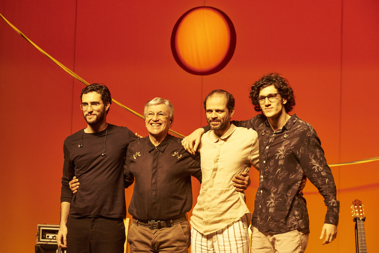 Caetano Veloso e seus filhos voltam ao Credicard Hall com o show “Ofertório”