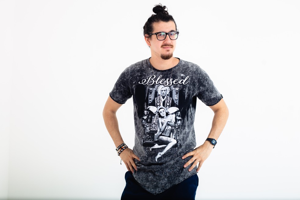 Afonso Padilha apresenta novo show “Eu Não Tenho Maturidade” no Teatro Oficina de Estudante Iguatemi