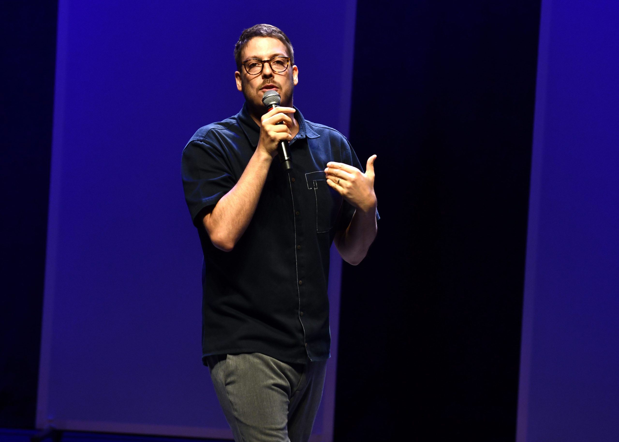 Fábio Porchat estreia novo espetáculo Histórias do Porchat no Teatro das Artes