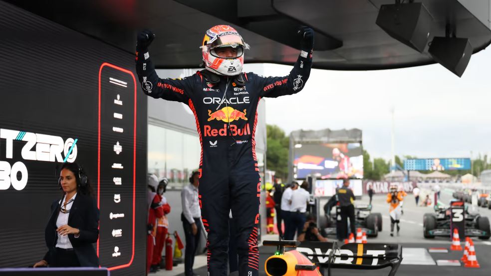 Verstappen sobra e Mercedes fecha o pódio na Espanha