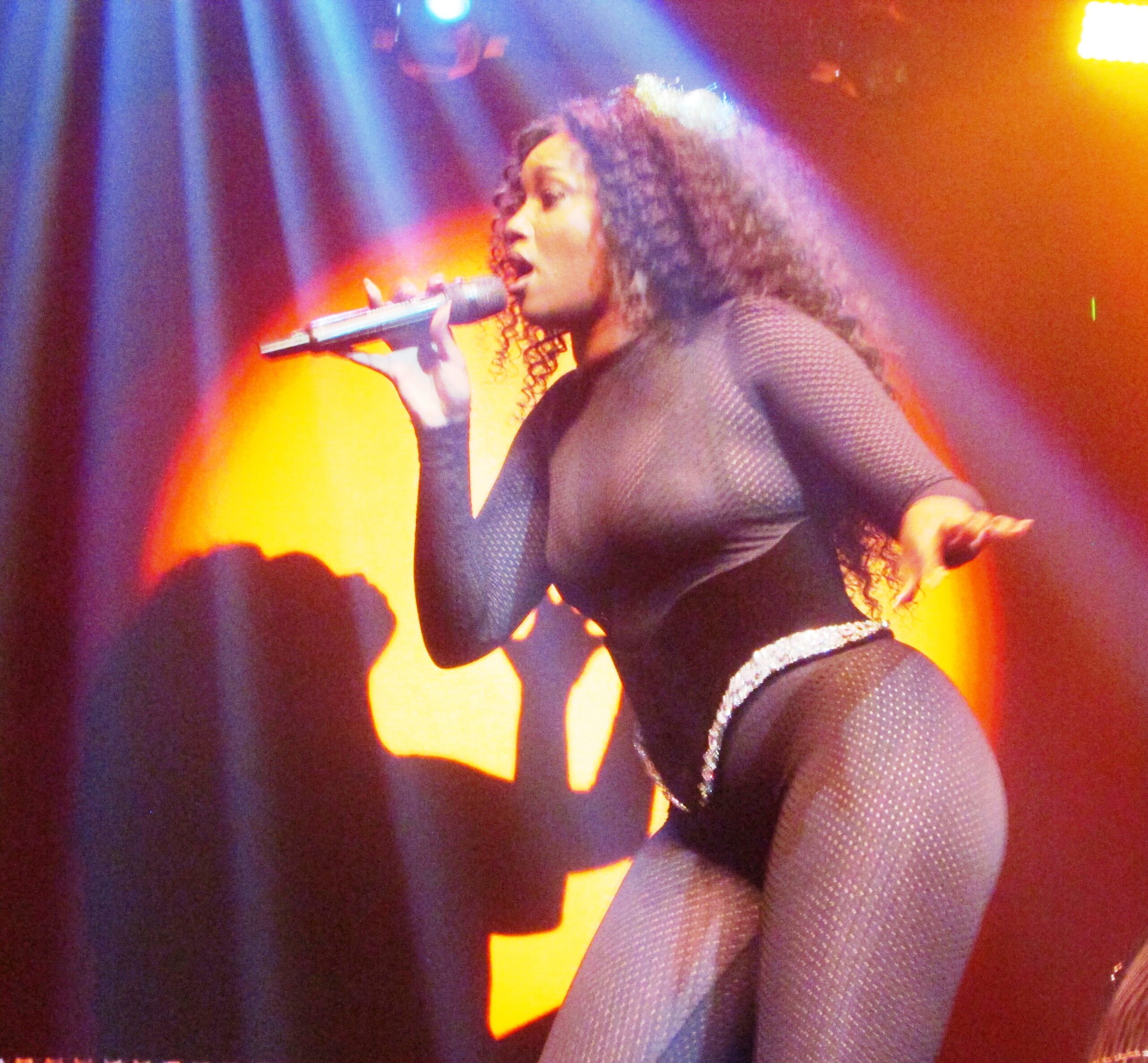 Iza apresenta Afrodhit Tour em Porto Alegre