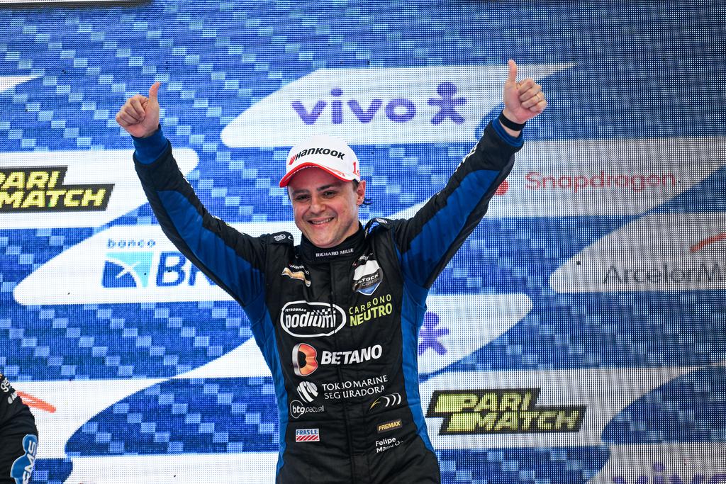 Felipe Massa vence pela primeira vez em Cascavel, com Bruno Baptista vencendo a corrida 1