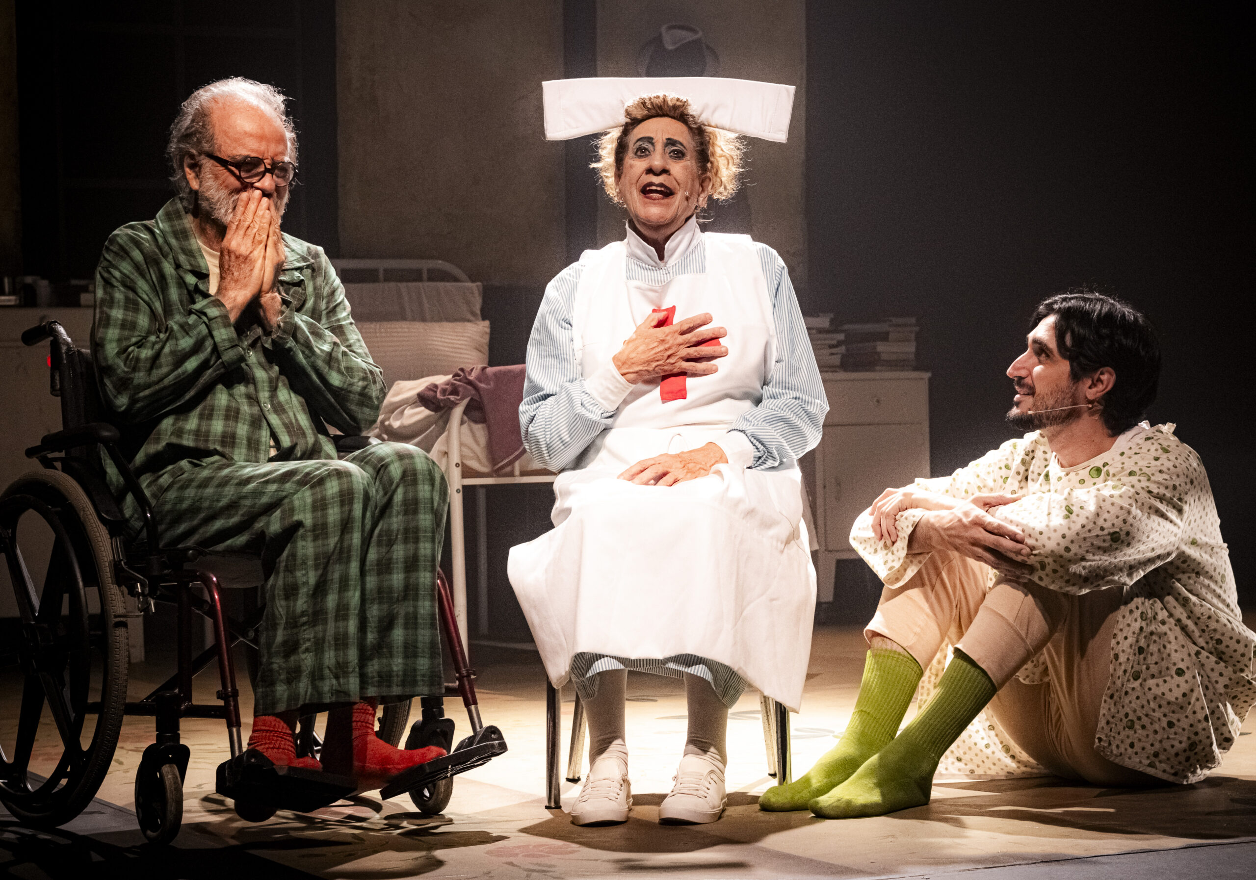 Genézio de Barros celebra 50 anos de carreira e protagoniza Irineu, espetáculo que reabre programação de novo teatro