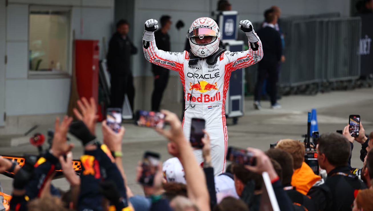 Verstappen domina e vence GP de Suzuka