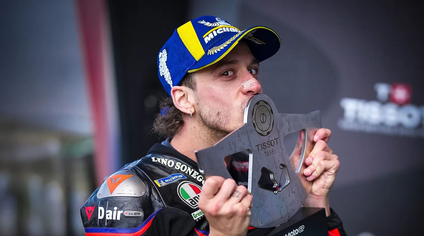 MotoGP Silverstone 2025: Bezzecchi vence em domingo caótico e Alex Márquez brilha no Sprint