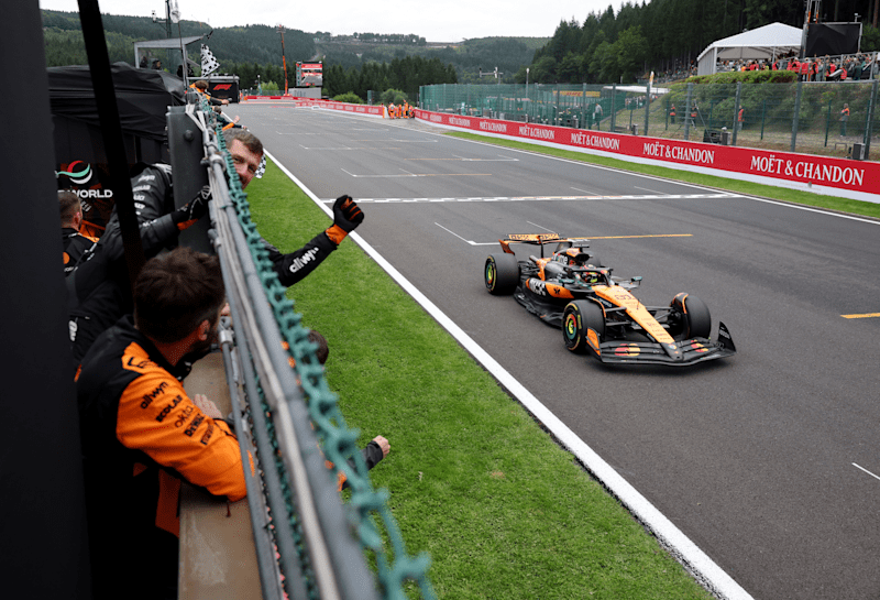 Piastri vence GP da Bélgica após corrida tensa marcada pela chuva e duelo com Norris