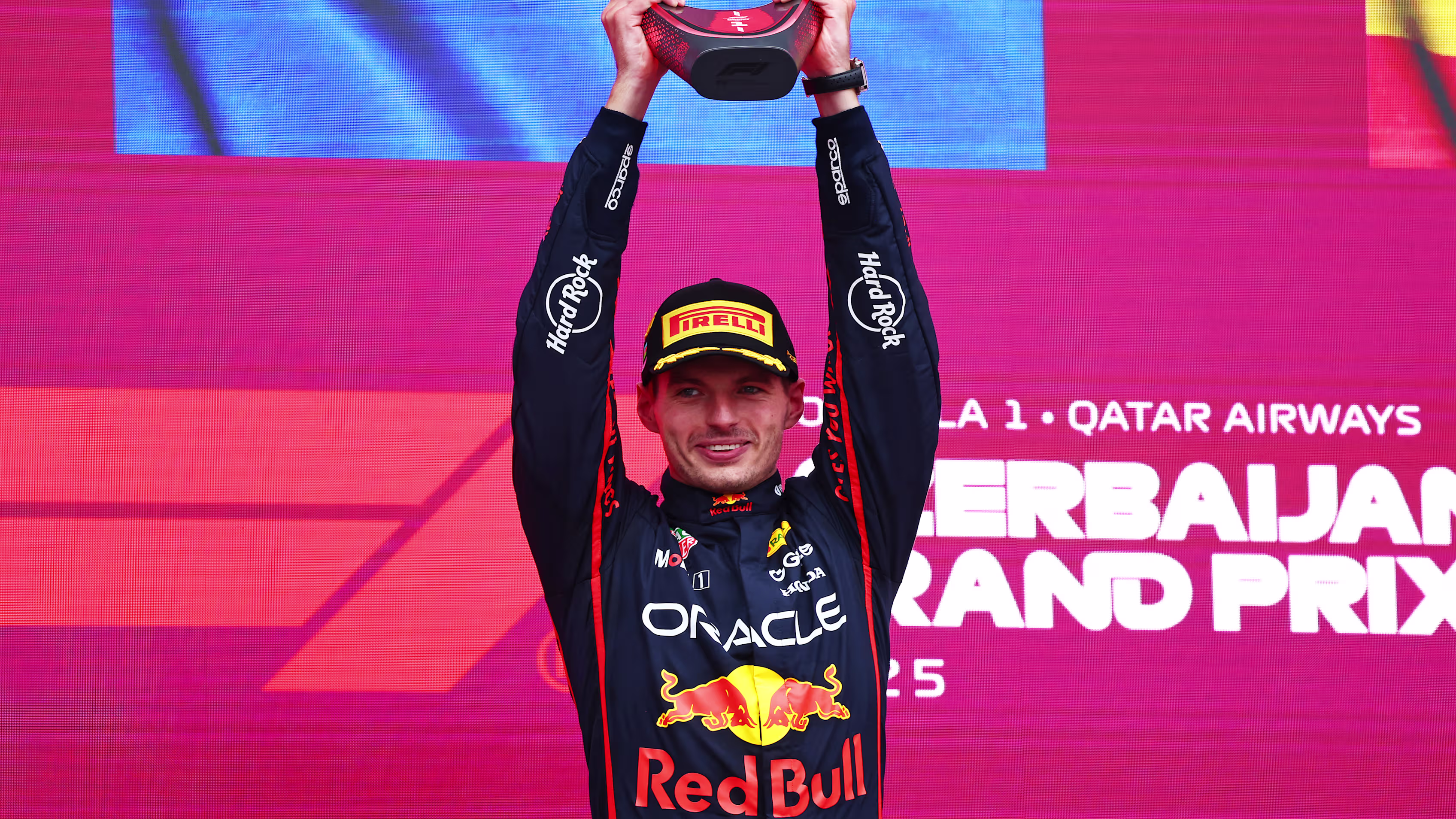 Verstappen domina em Baku, Piastri abandona e Norris reduz diferença no campeonatof