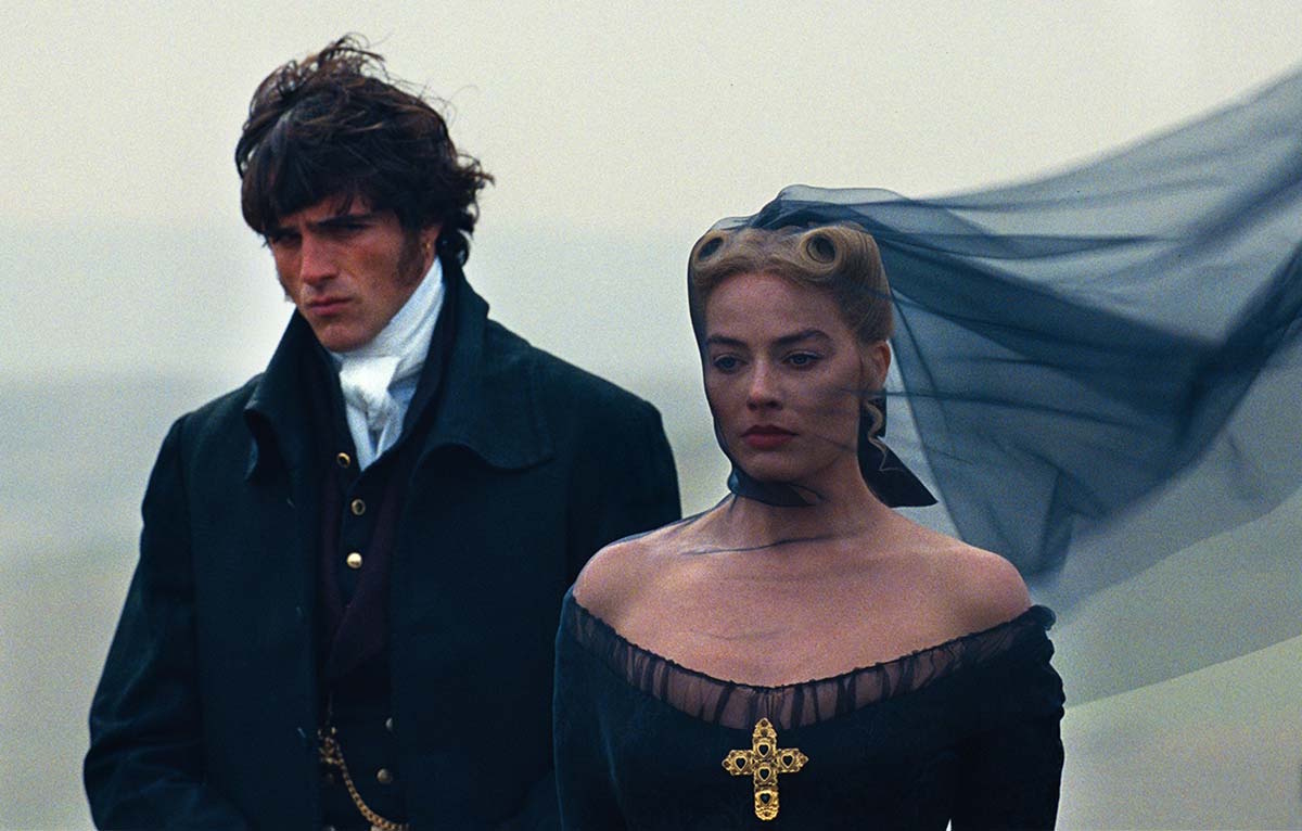 Crítica – O Morro dos Ventos Uivantes -Sensualidade, erotismo e visual exuberante em uma adaptaçao pessoal até demais de um clássico de amor impossível
